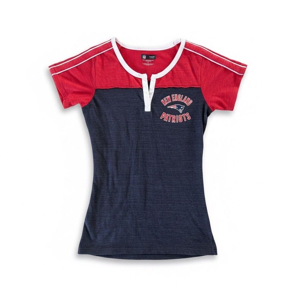 New England Patriots NFL Team Apparel Women's M Red Navy Split Neck T-Shirt